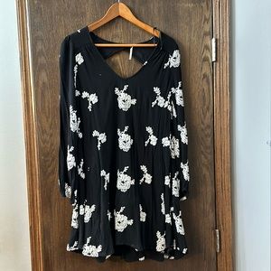 Free People Black embroidered tunic Size M
